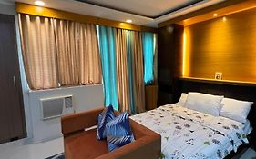 One Palmtree Villas Airport Condo